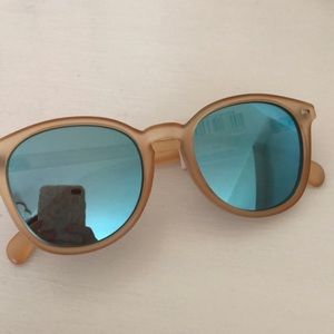 NWT Le Specs sunglasses